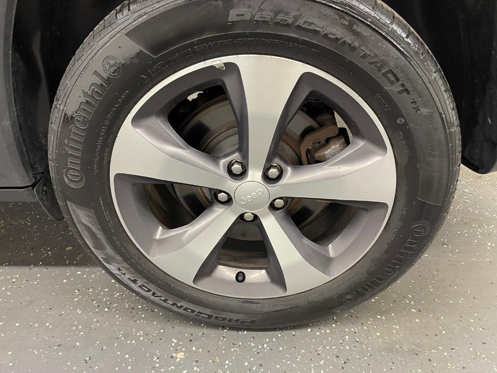 used 2022 Jeep Cherokee car, priced at $29,000