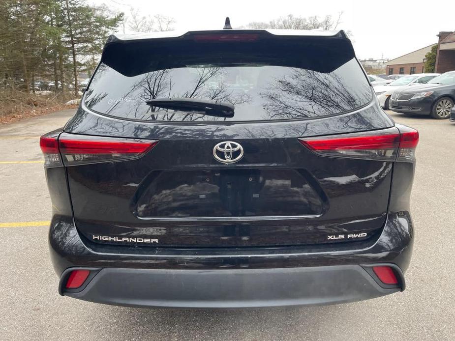 used 2021 Toyota Highlander car, priced at $30,500