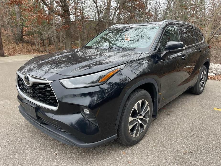 used 2021 Toyota Highlander car, priced at $30,500