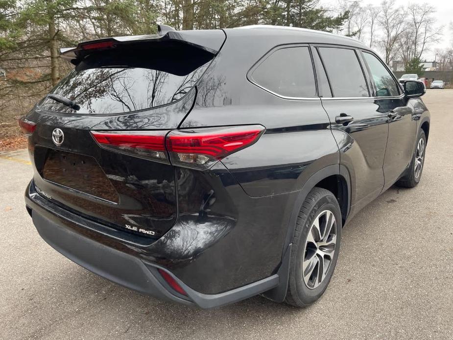 used 2021 Toyota Highlander car, priced at $30,500