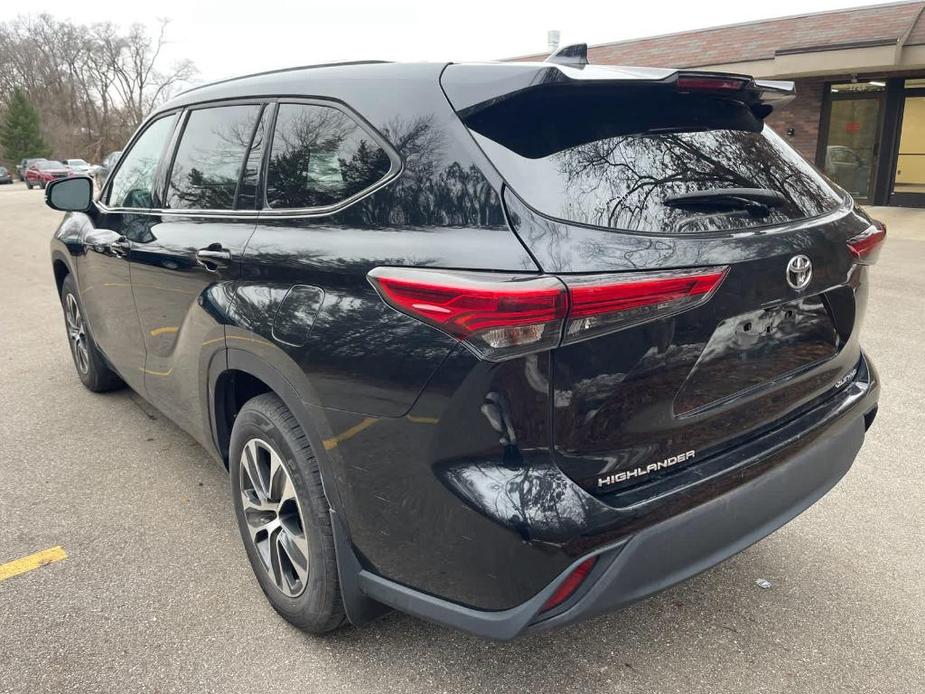 used 2021 Toyota Highlander car, priced at $30,500