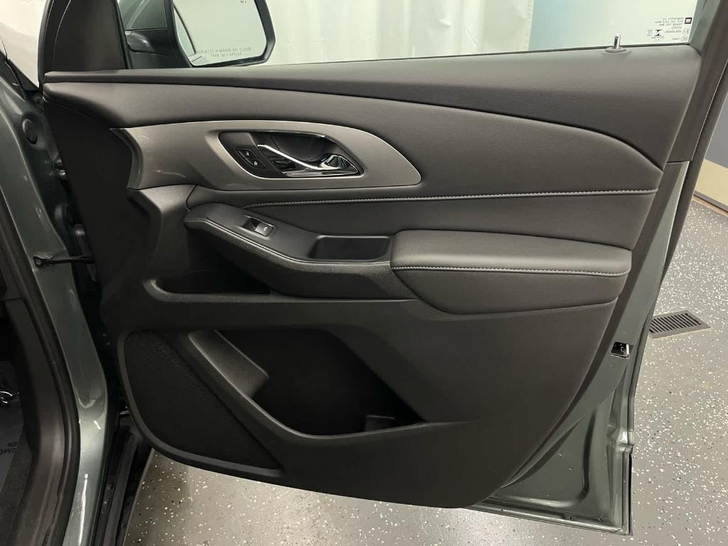used 2023 Chevrolet Traverse car, priced at $29,500