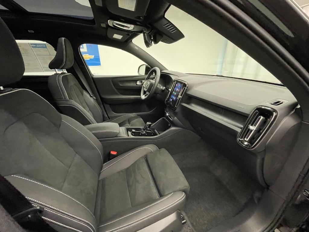 used 2024 Volvo XC40 Recharge Pure Electric car, priced at $40,500