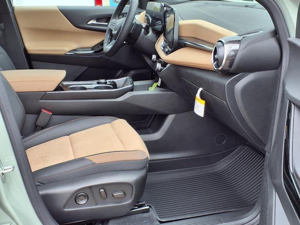 new 2025 Chevrolet Equinox car, priced at $40,125