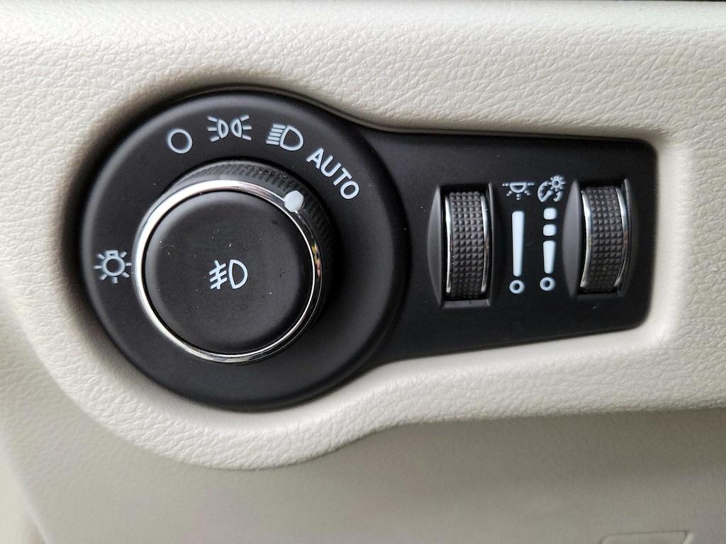 used 2023 Chrysler Pacifica Hybrid car, priced at $27,998