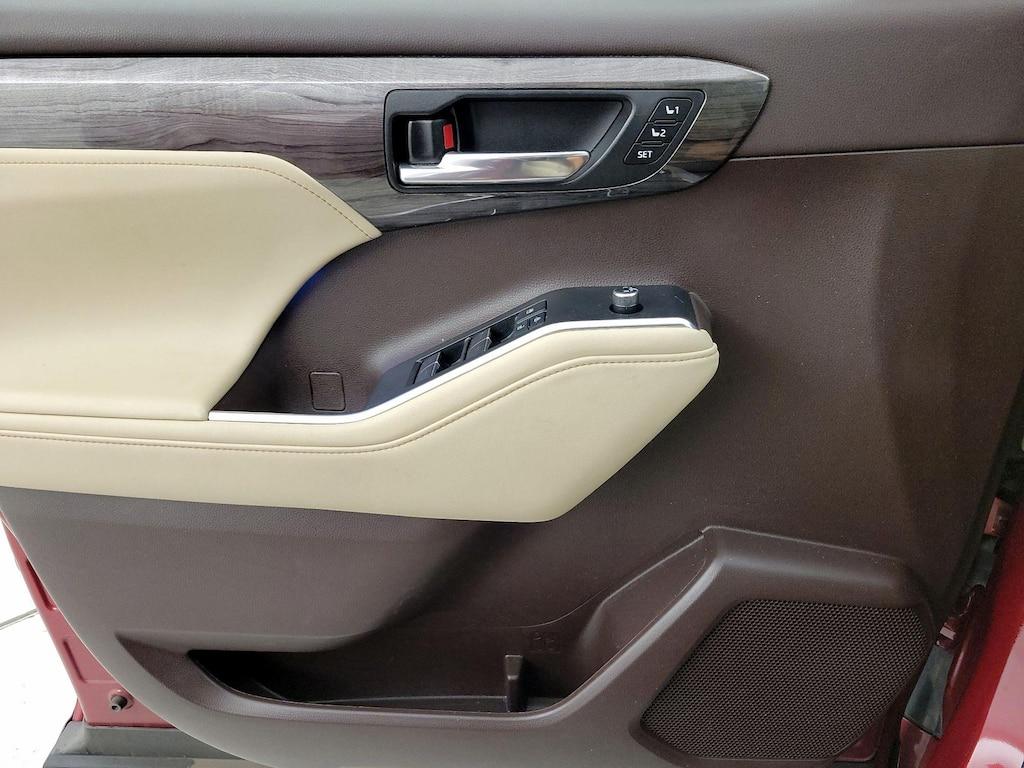 used 2021 Toyota Highlander car, priced at $39,998