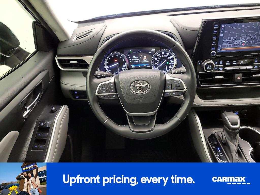 used 2022 Toyota Highlander car, priced at $36,998