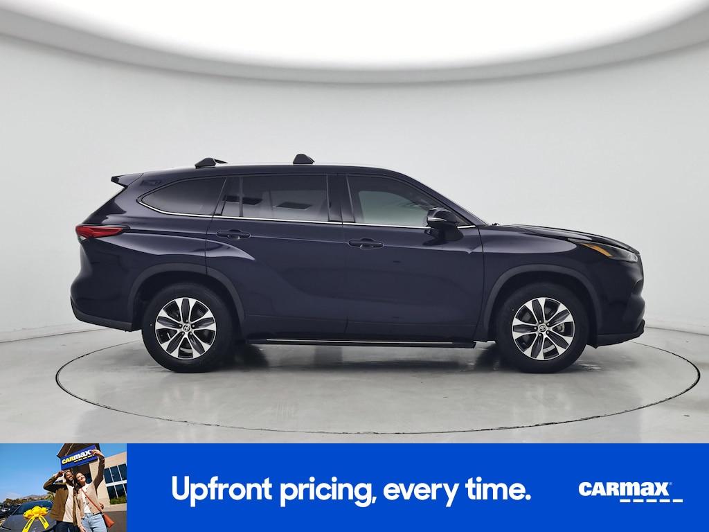 used 2022 Toyota Highlander car, priced at $36,998