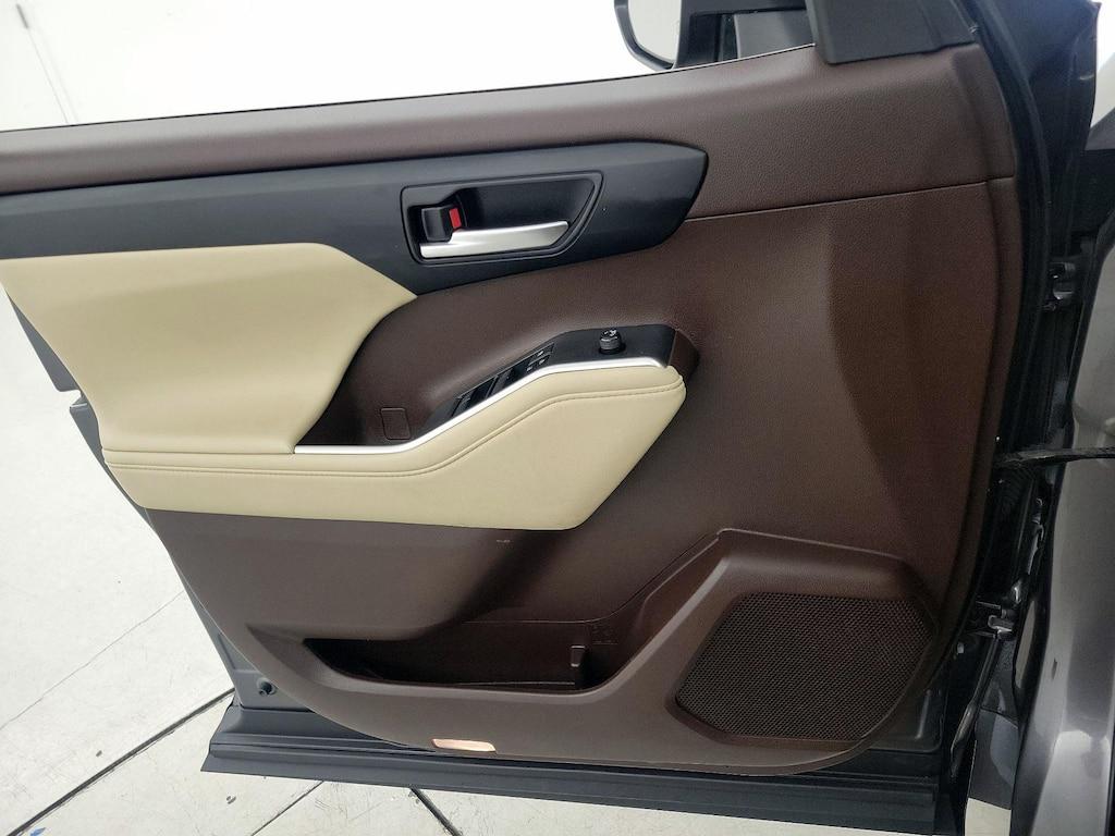 used 2022 Toyota Highlander car, priced at $41,998