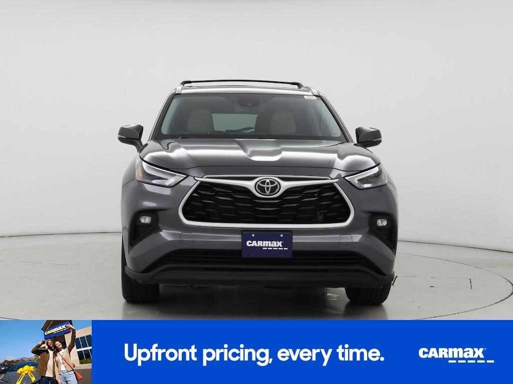 used 2022 Toyota Highlander car, priced at $41,998