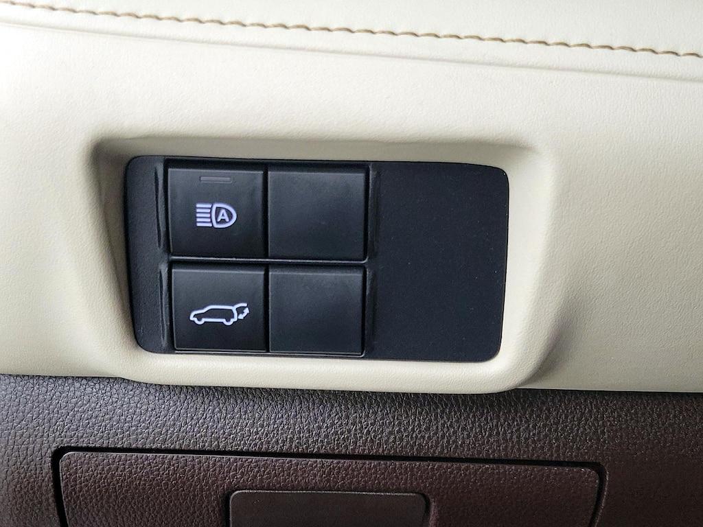 used 2022 Toyota Highlander car, priced at $41,998