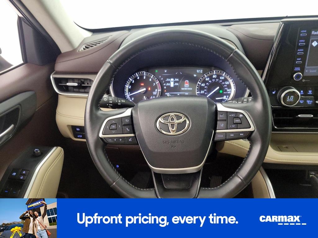 used 2022 Toyota Highlander car, priced at $41,998