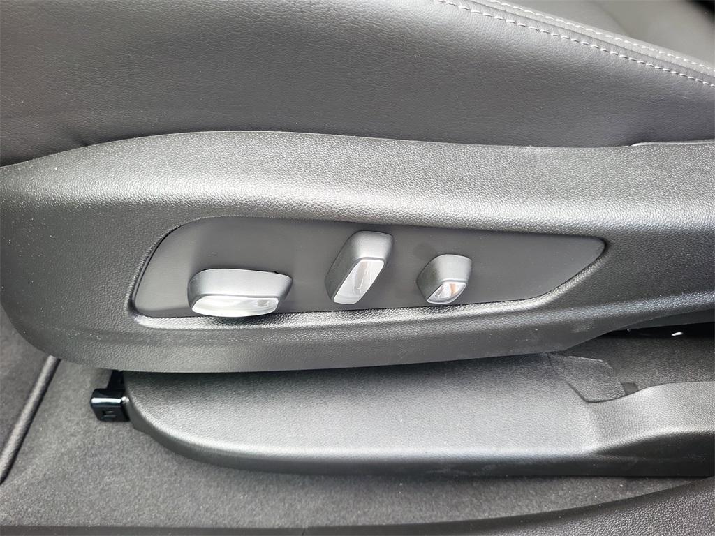 new 2025 Cadillac XT5 car, priced at $50,455