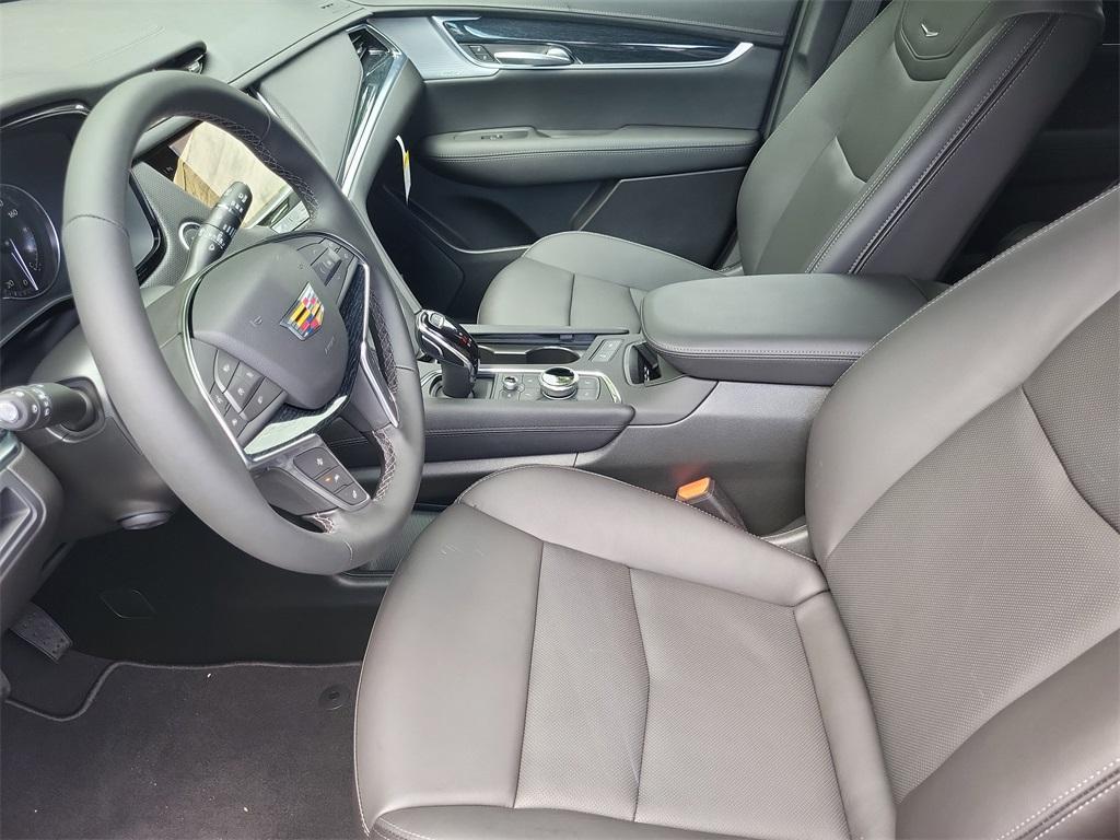 new 2025 Cadillac XT5 car, priced at $50,455