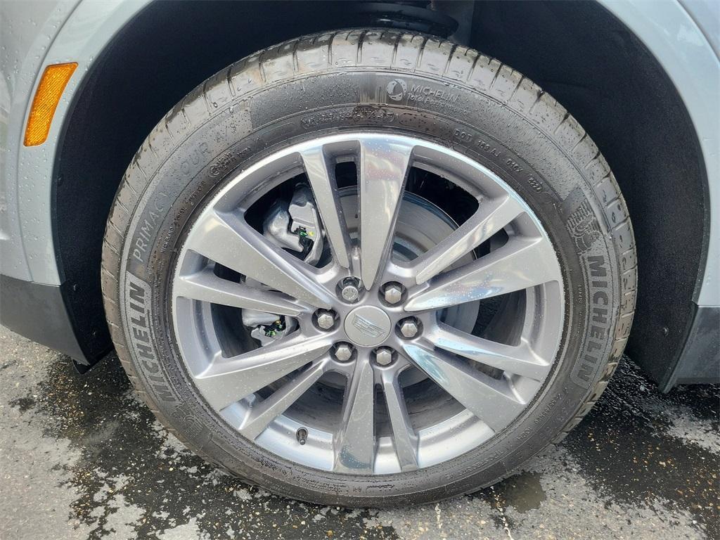 new 2025 Cadillac XT5 car, priced at $50,455