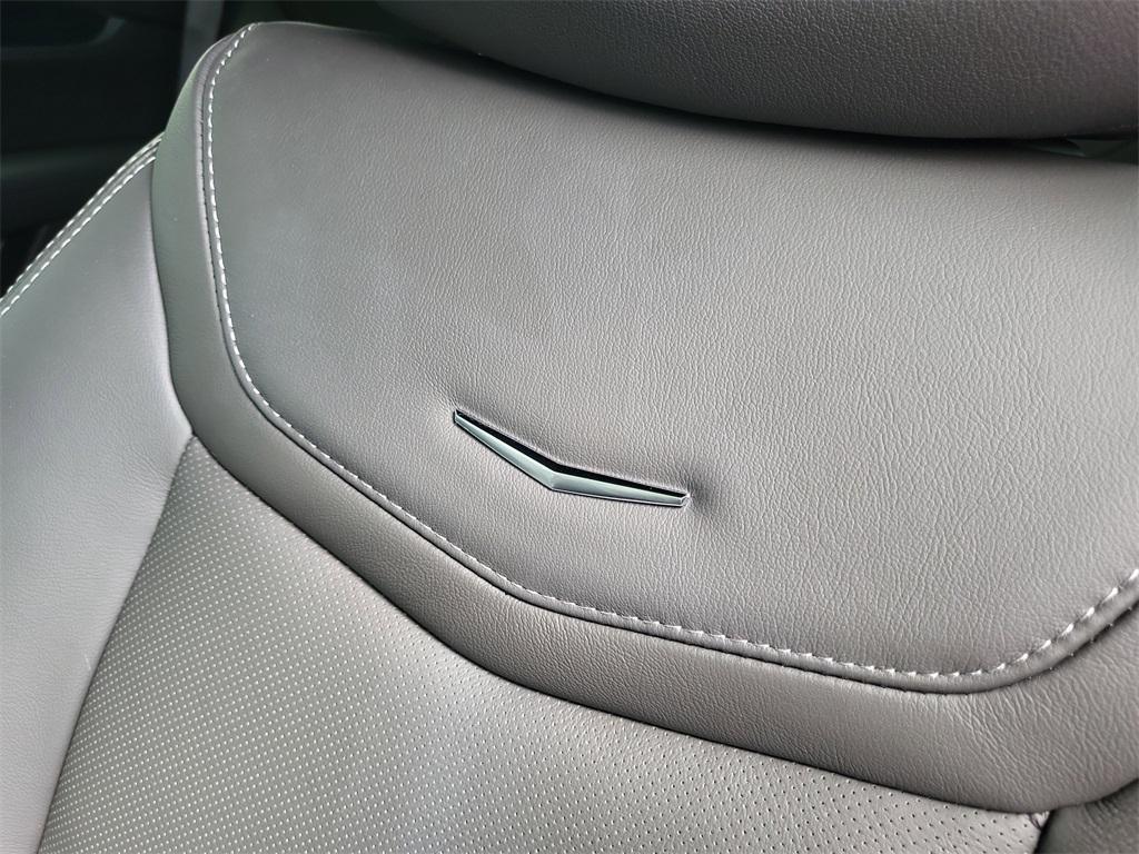 new 2025 Cadillac XT5 car, priced at $50,455