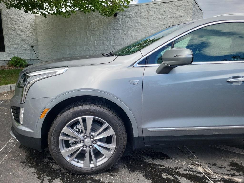 new 2025 Cadillac XT5 car, priced at $50,455