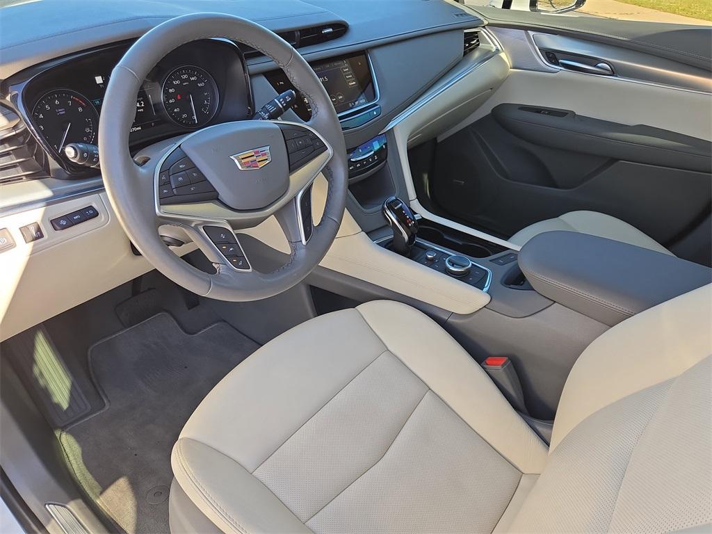used 2024 Cadillac XT5 car, priced at $38,080