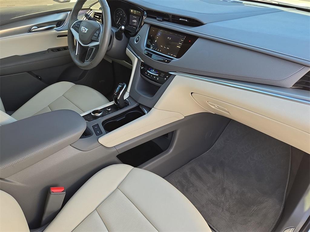 used 2024 Cadillac XT5 car, priced at $38,080