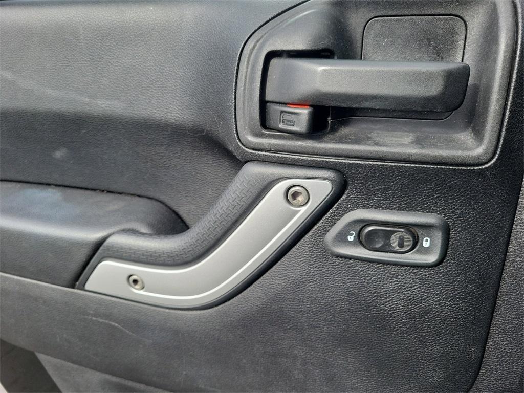 used 2013 Jeep Wrangler Unlimited car, priced at $13,517