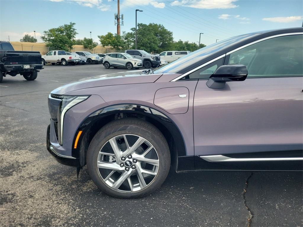 new 2025 Cadillac OPTIQ car, priced at $55,615