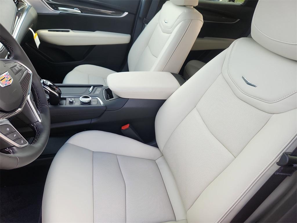 new 2025 Cadillac XT5 car, priced at $63,915