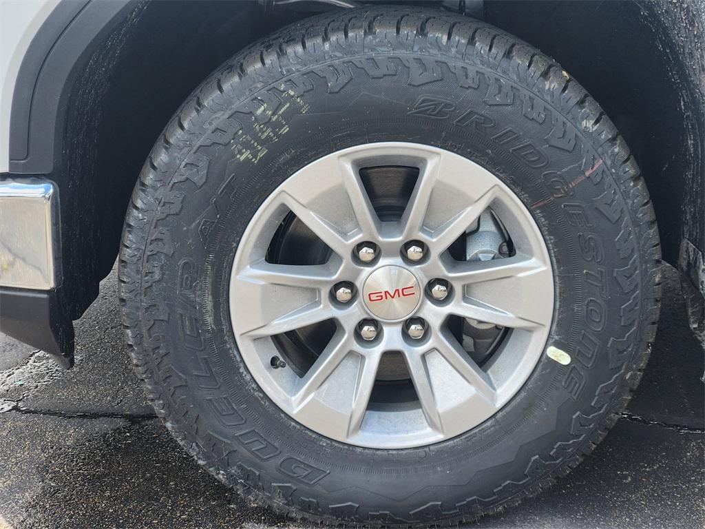 new 2025 GMC Sierra 1500 car, priced at $45,305