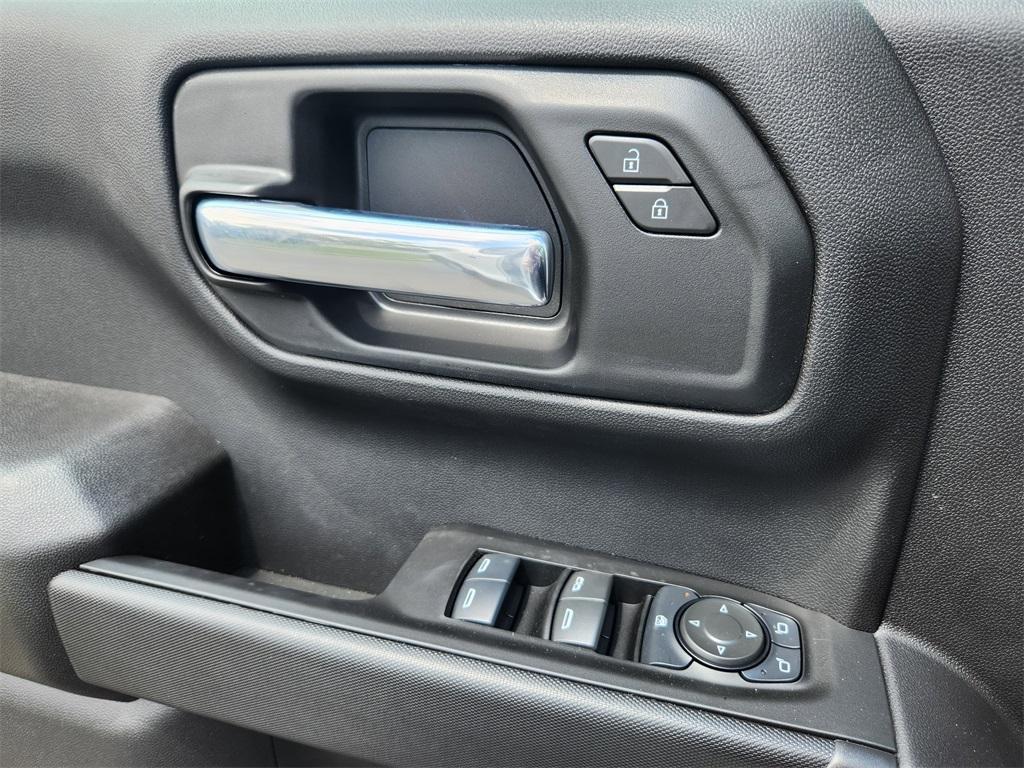 new 2025 GMC Sierra 1500 car, priced at $45,305