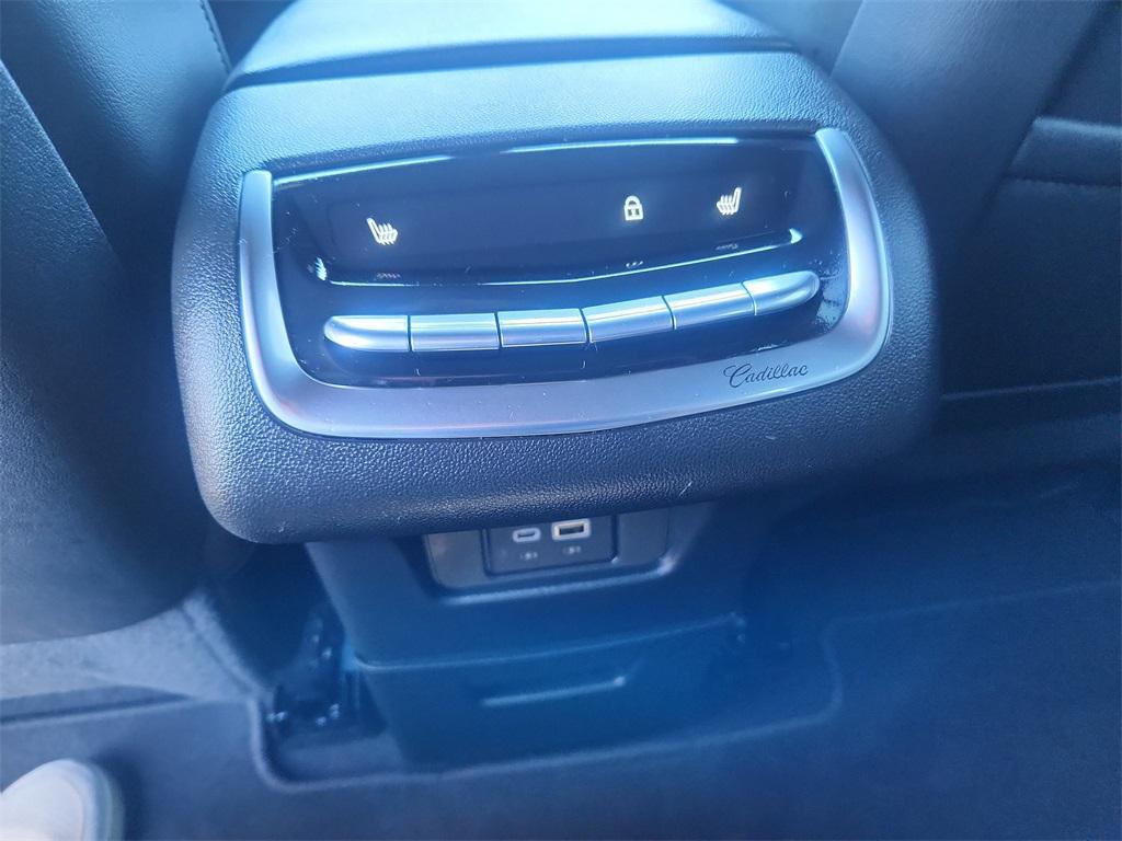 used 2025 Cadillac XT6 car, priced at $41,025