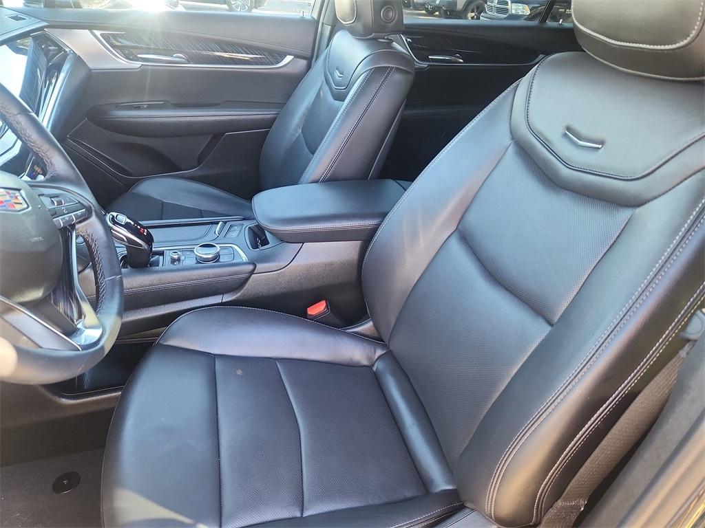 used 2025 Cadillac XT6 car, priced at $41,025