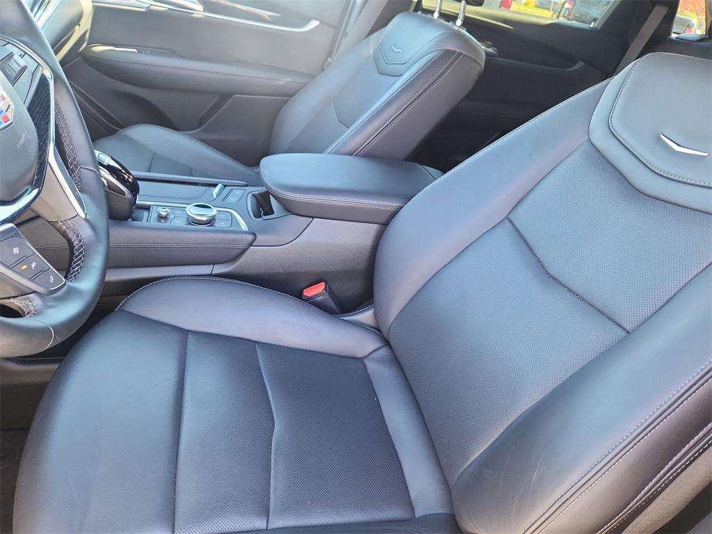 used 2025 Cadillac XT5 car, priced at $42,187