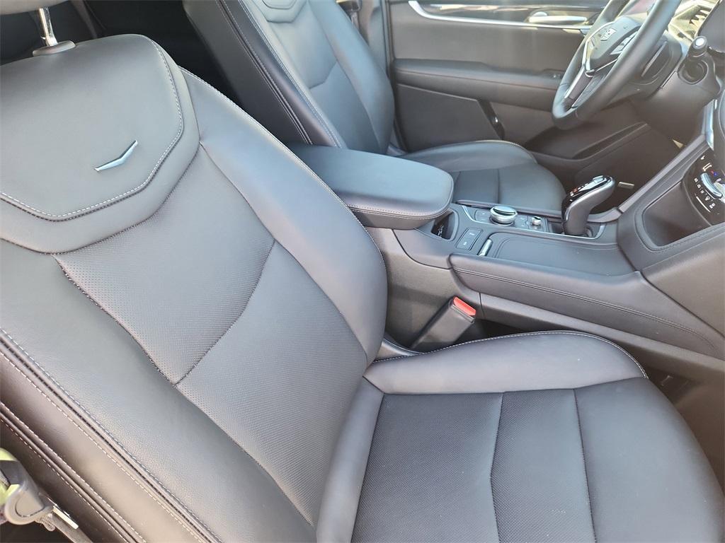 used 2025 Cadillac XT5 car, priced at $42,187