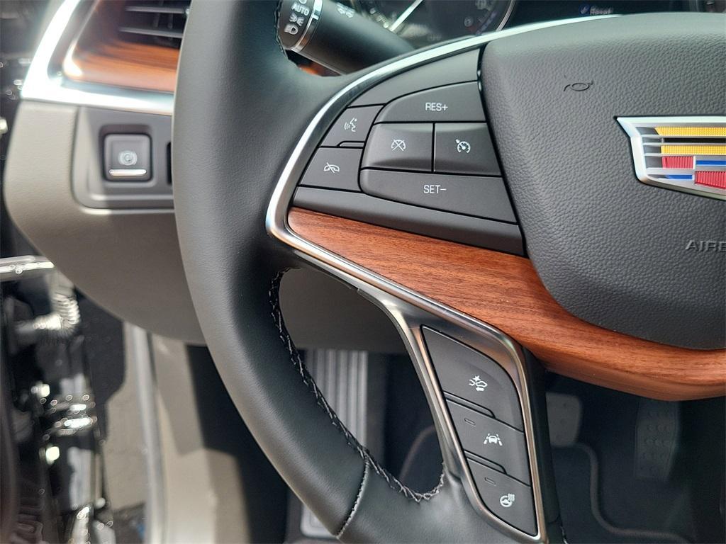 new 2025 Cadillac XT5 car, priced at $57,990