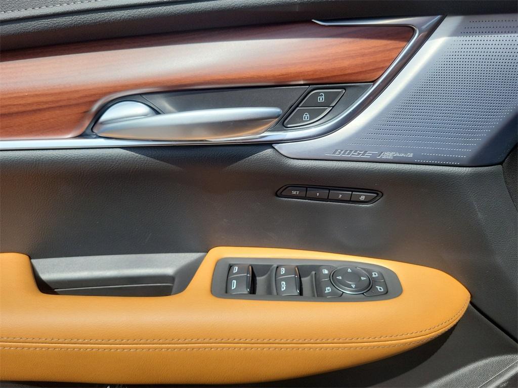 new 2025 Cadillac XT5 car, priced at $57,990