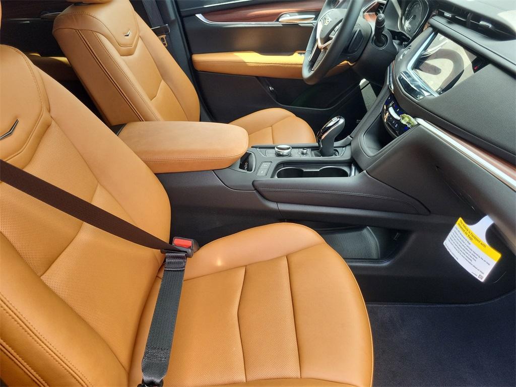 new 2025 Cadillac XT5 car, priced at $57,990