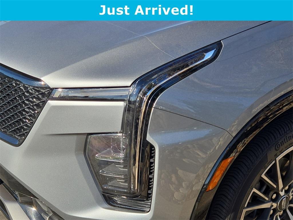 used 2024 Cadillac XT4 car, priced at $39,811