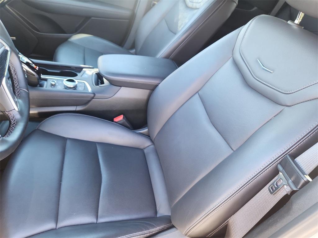 used 2025 Cadillac XT5 car, priced at $42,999