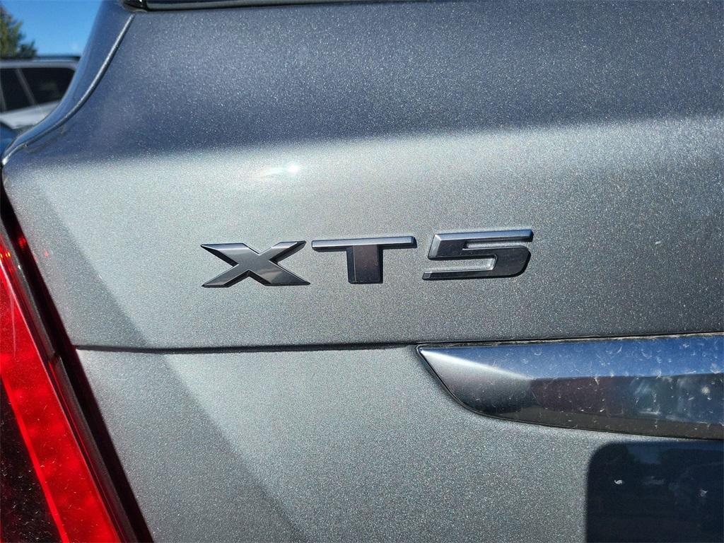used 2025 Cadillac XT5 car, priced at $42,956