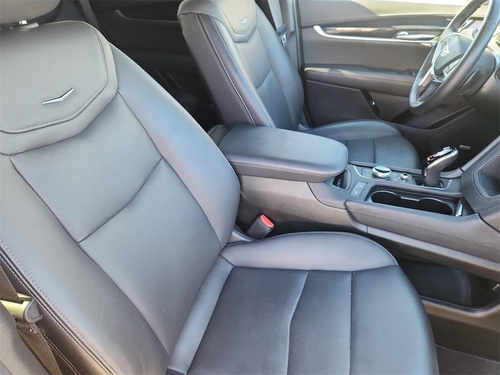 used 2025 Cadillac XT5 car, priced at $42,999