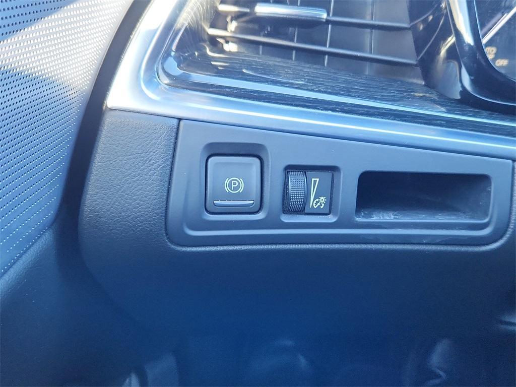 used 2025 Cadillac XT5 car, priced at $42,999