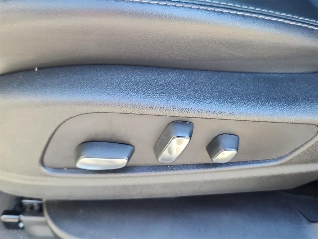 used 2025 Cadillac XT5 car, priced at $42,999