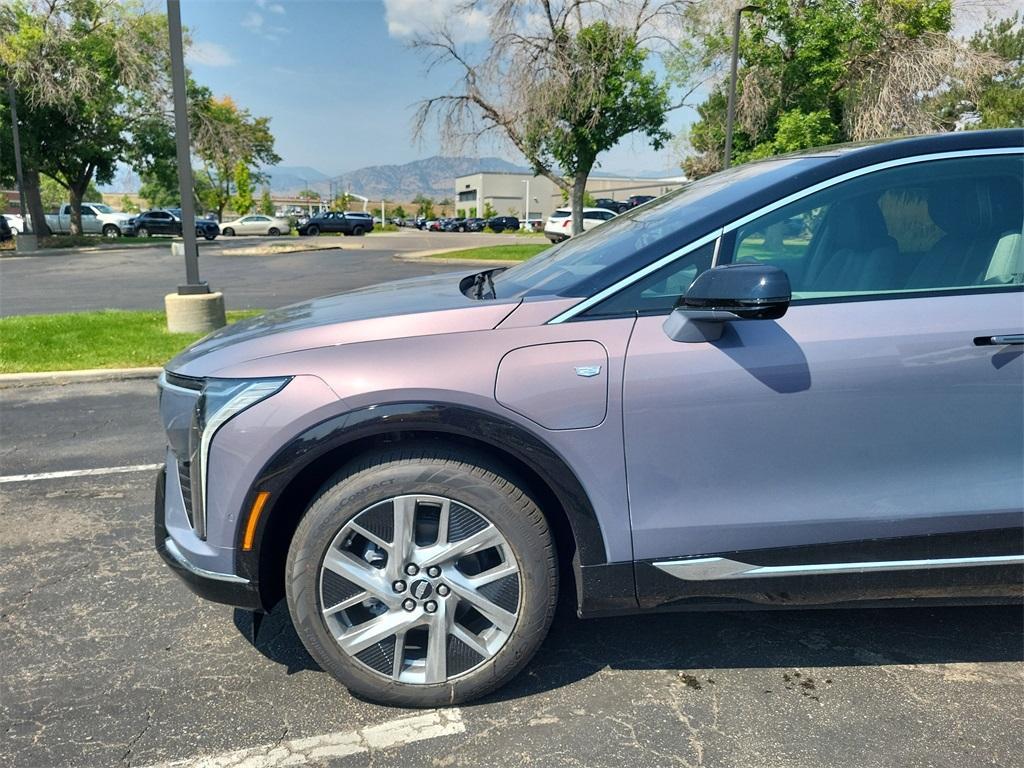 new 2025 Cadillac OPTIQ car, priced at $55,615