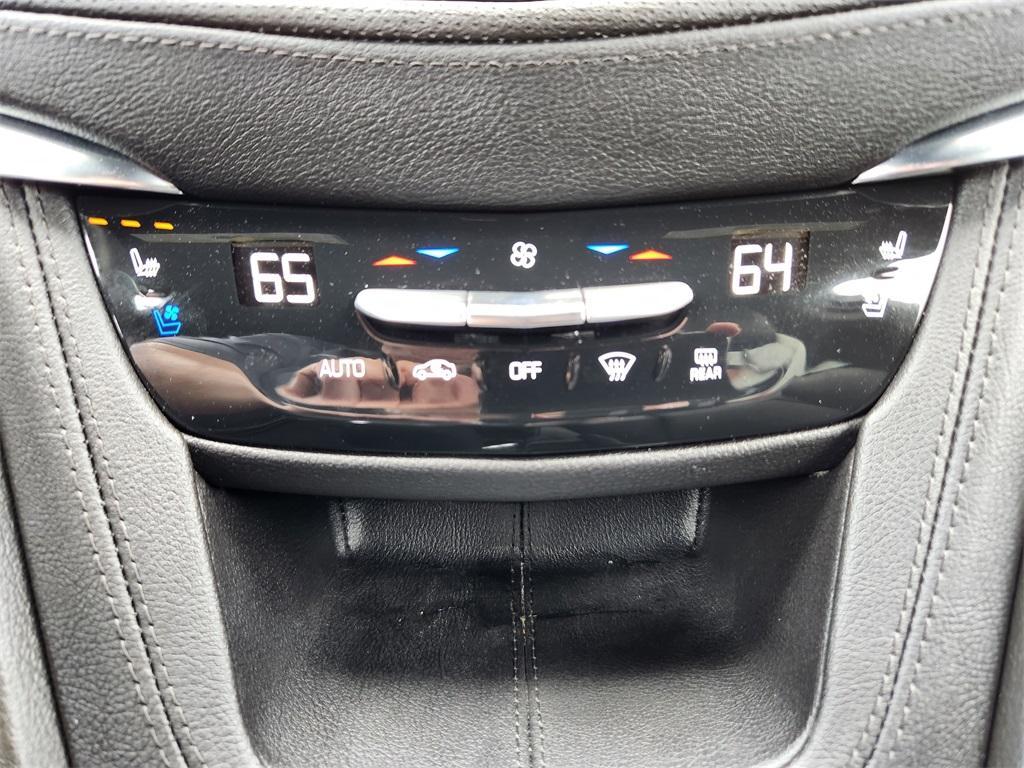 used 2022 Cadillac XT5 car, priced at $39,136
