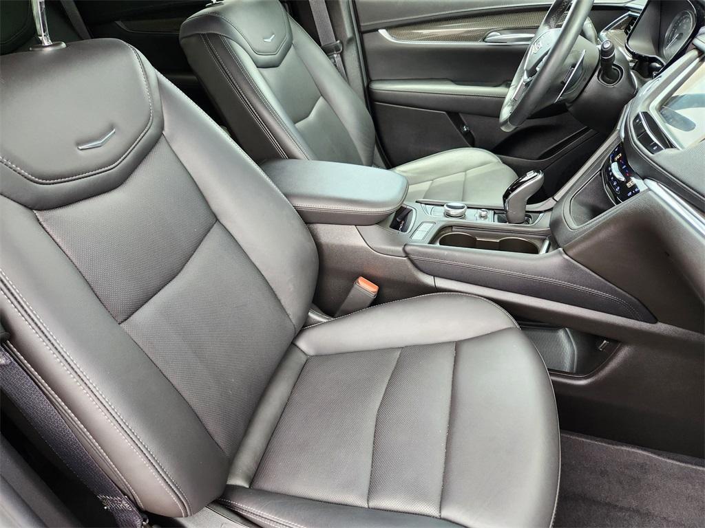 used 2022 Cadillac XT5 car, priced at $39,136