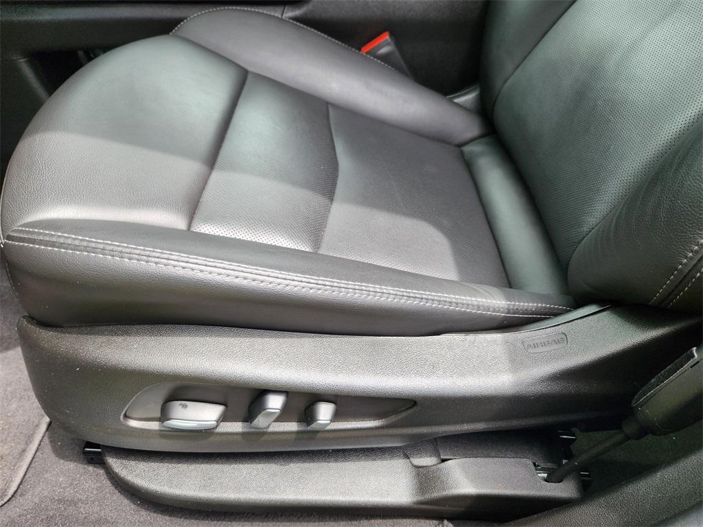 used 2022 Cadillac XT5 car, priced at $39,136