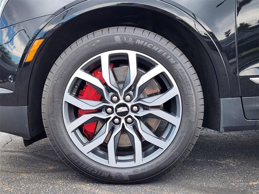 used 2022 Cadillac XT5 car, priced at $39,136