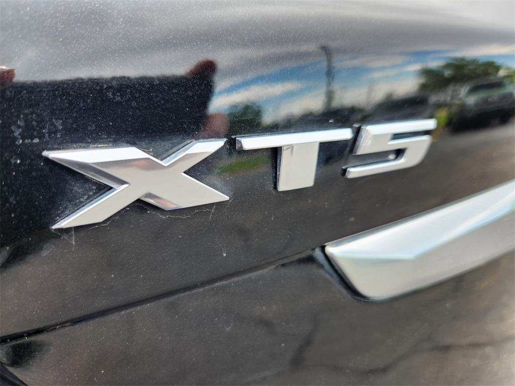 used 2022 Cadillac XT5 car, priced at $39,136