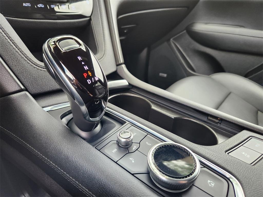 used 2022 Cadillac XT5 car, priced at $39,136