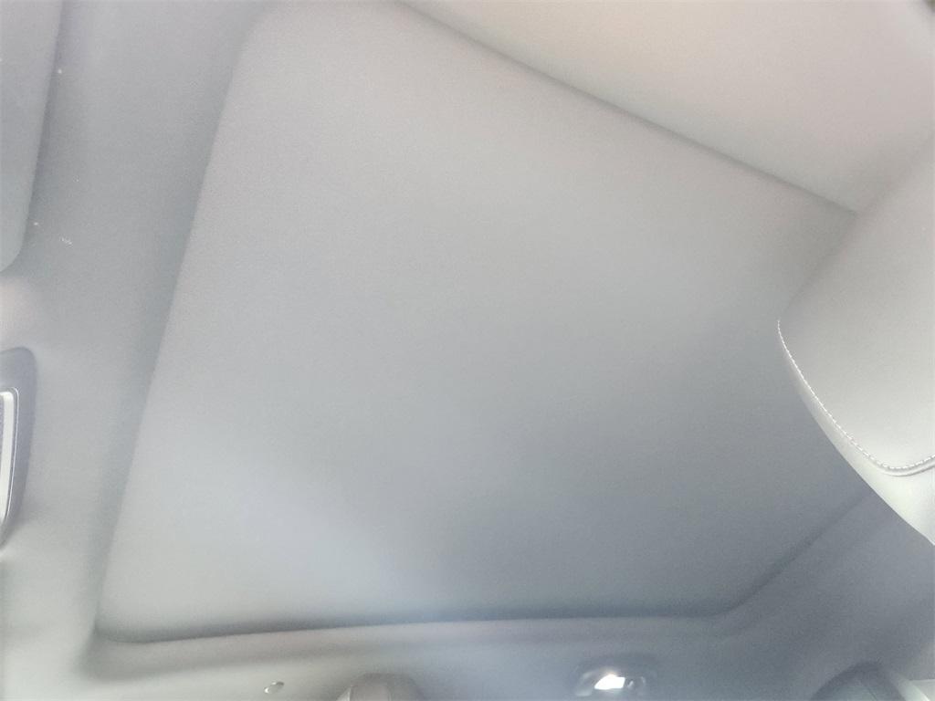 used 2022 Cadillac XT5 car, priced at $39,136