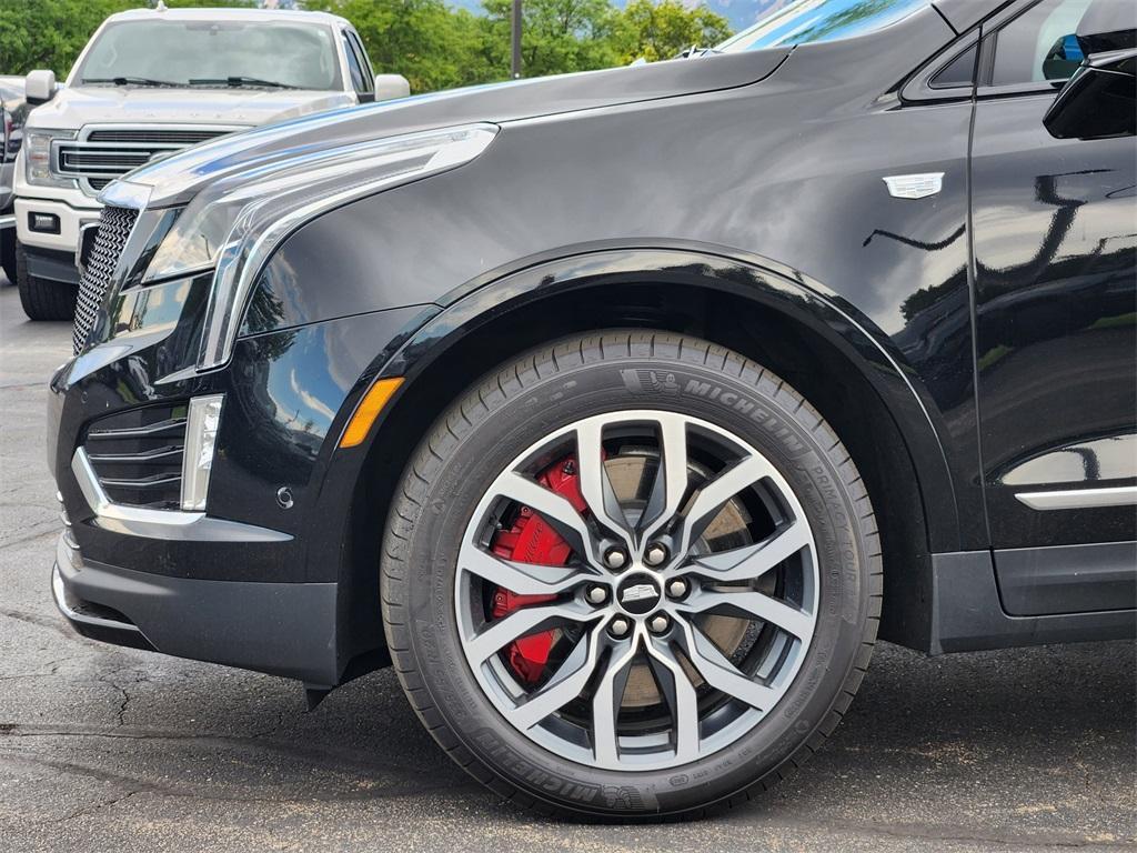 used 2022 Cadillac XT5 car, priced at $39,136